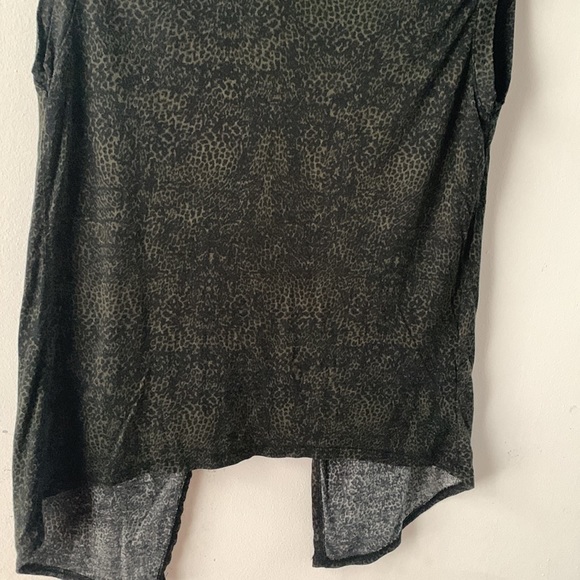 5$ with bundle 😀 Cute top (open back!) - Picture 7 of 11